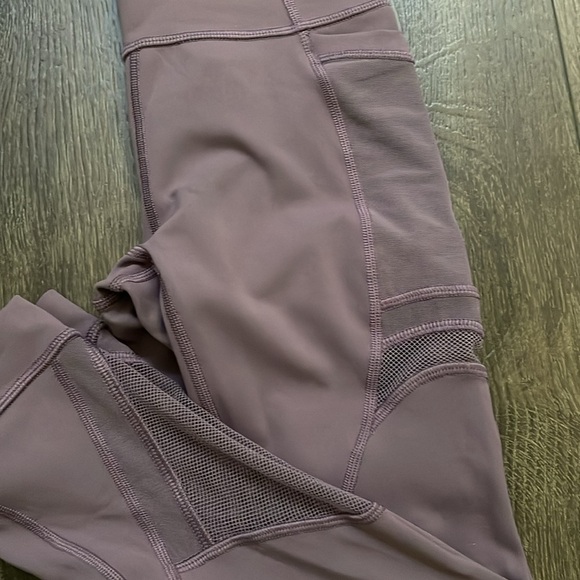 Lululemon Women's Forget The Sweat Crop Smoked Mulberry Size 2 Stretch leggings - Picture 7 of 10